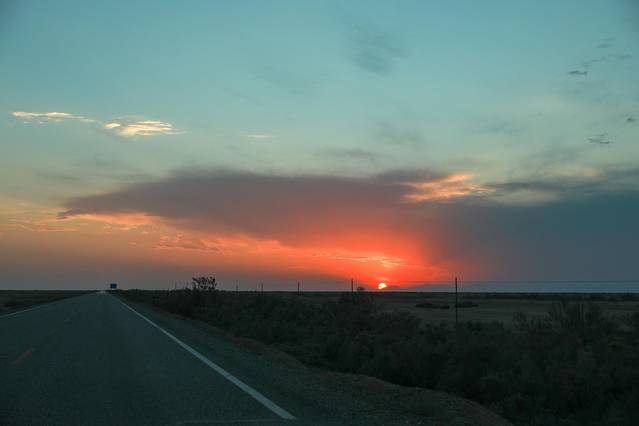 独库公路纪念碑