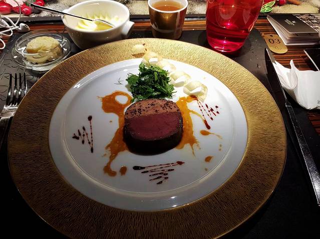 乔尔 • 卢布松美食坊