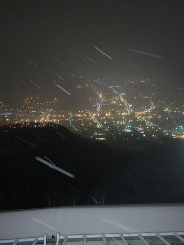 "世界三大夜景之地--函馆山，不虚此行在大雪中看函馆的夜景，真的是不虚此行_函馆山"的评论图片