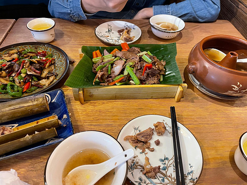 滇厨餐厅·小锅巴纳西美食旅游景点图片