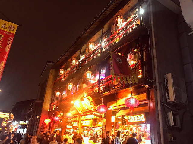 打造这个铜屋也是很不容易的,这次来更多了一些敬佩_清河坊街"的