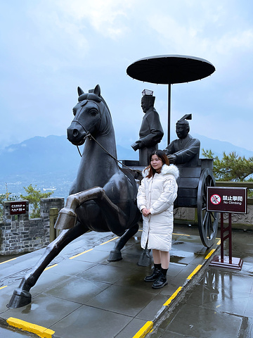 "...到都江堰景区，一定要登上玉垒阁，体验一下在最高的视角观赏都江堰的雄伟壮观，一定会有不一样的感觉_玉垒阁"的评论图片