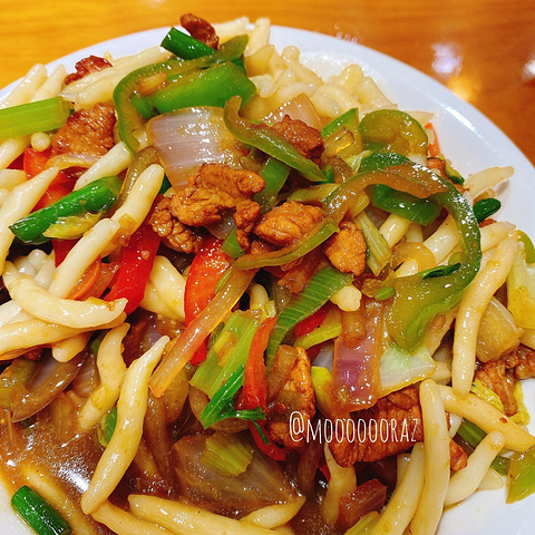 搓鱼面是张掖的特色美食,值得一试,我看这家店人多就进去了,没想到