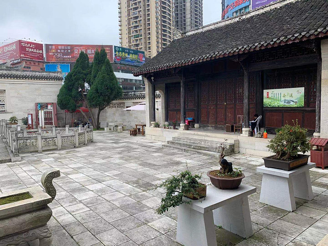 游览建议1因武庙地处安顺最繁华的路段停车不易建议步行前往门票免费