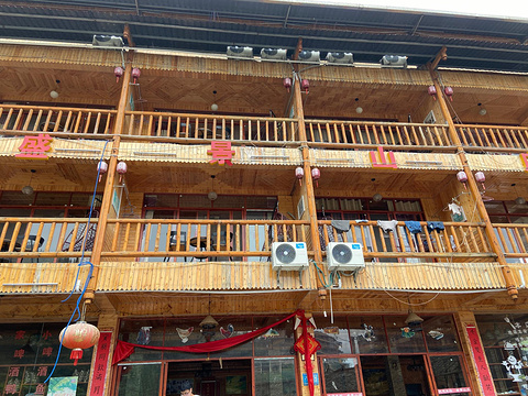 龙脊梯田盛景山庄(壮界停车场千层天梯店)
