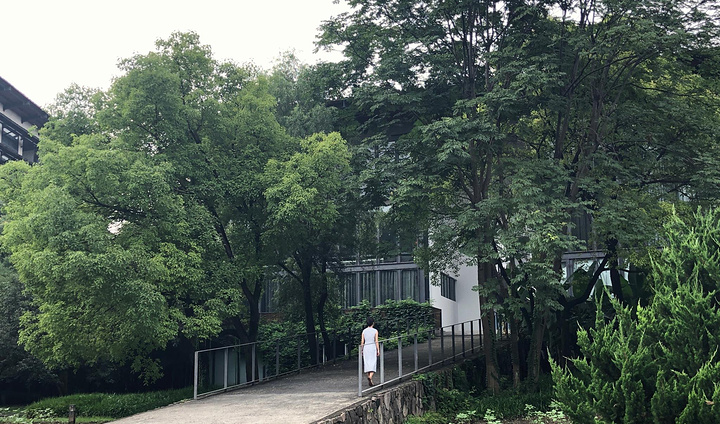 21建筑大师王澍设计 风景一流 不输厦大武大 非常值得一去 有很多适合拍照的地方 无论是风景还是人像 中国美术学院象山校区 评论 去哪儿攻略