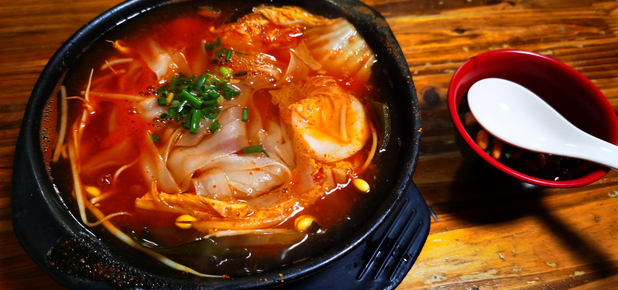 作为补充,又找了个店吃了一碗酸汤米皮吃饱喝足回酒店,准备明天的行程