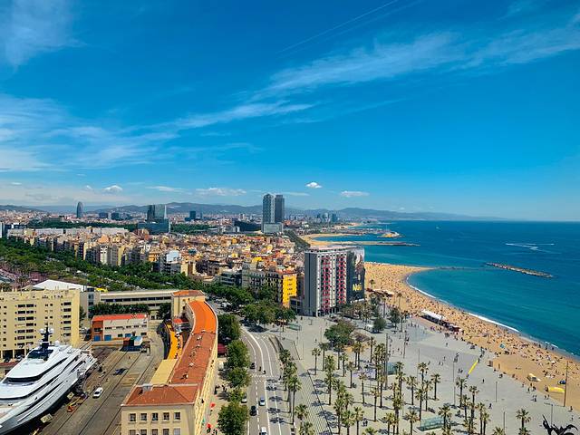 巴塞罗那塔海滩