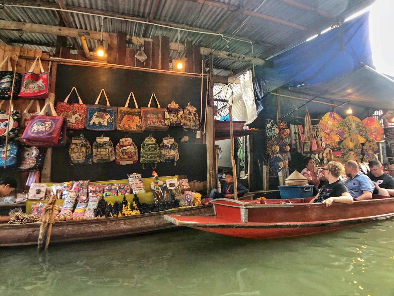 泰国安帕瓦水上市场的船只照片摄影图片_ID:366982503-Veer图库