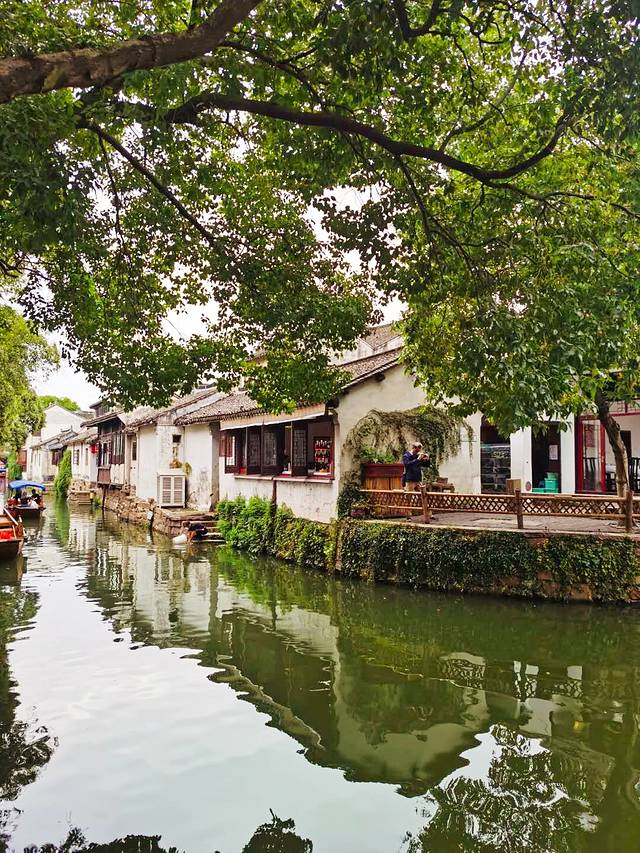 古镇水巷游