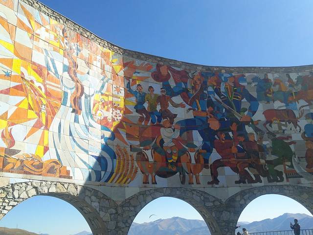 俄格友谊纪念碑