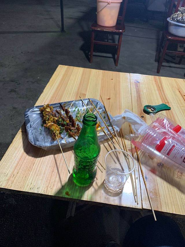 小刚特色烧烤店