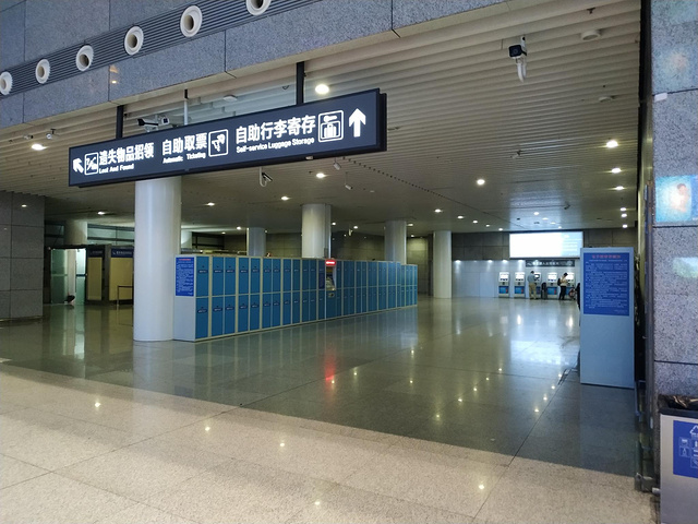"南京南站来的不多，虽然是号称亚洲贼拉大的火车站，但是由于飞机出行比较多，没有具体观察过_南京南站"的评论图片