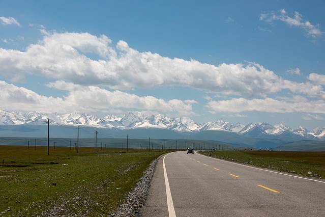 独库公路纪念碑