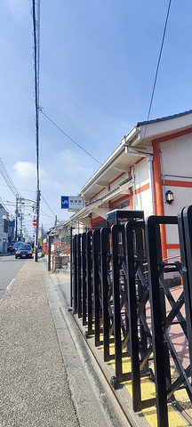 "在日本文化中，狐狸是一种非常重要的动物，被广泛崇拜和膜拜。神社入口门前的小超市买的大福，好吃哦！大门_伏见稻荷大社"的评论图片