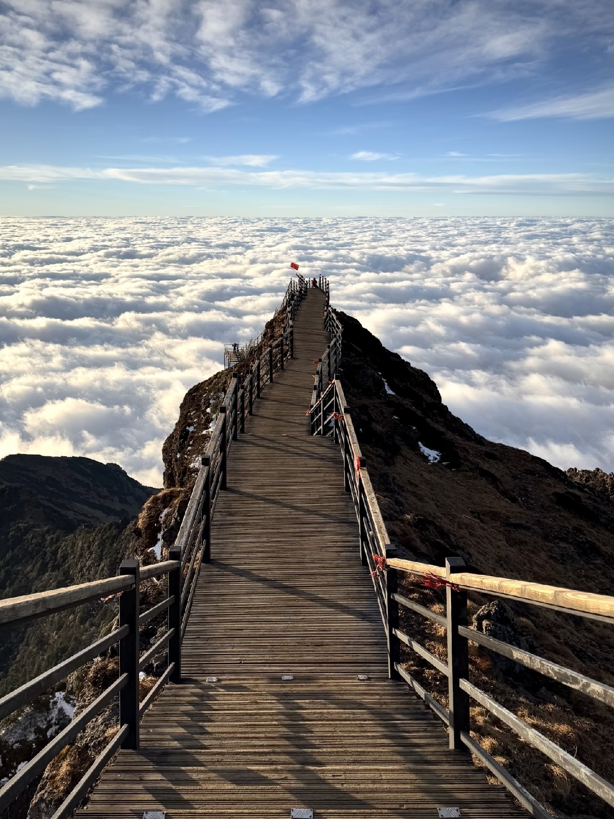 弥勒轿子雪山实拍图
