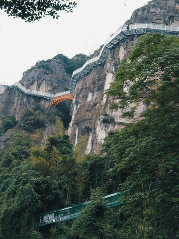 "大慈岩，江南悬空寺所在地，是一座徒步登山爱好者的天堂_大慈岩风景区"的评论图片