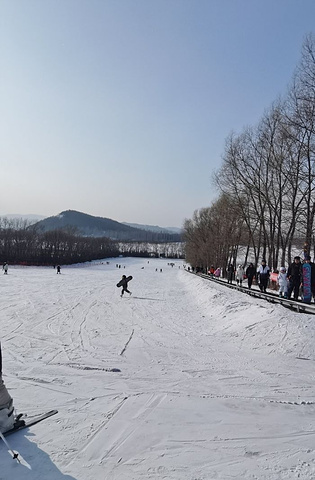 "玉峰滑雪度假山庄_哈尔滨东站"的评论图片