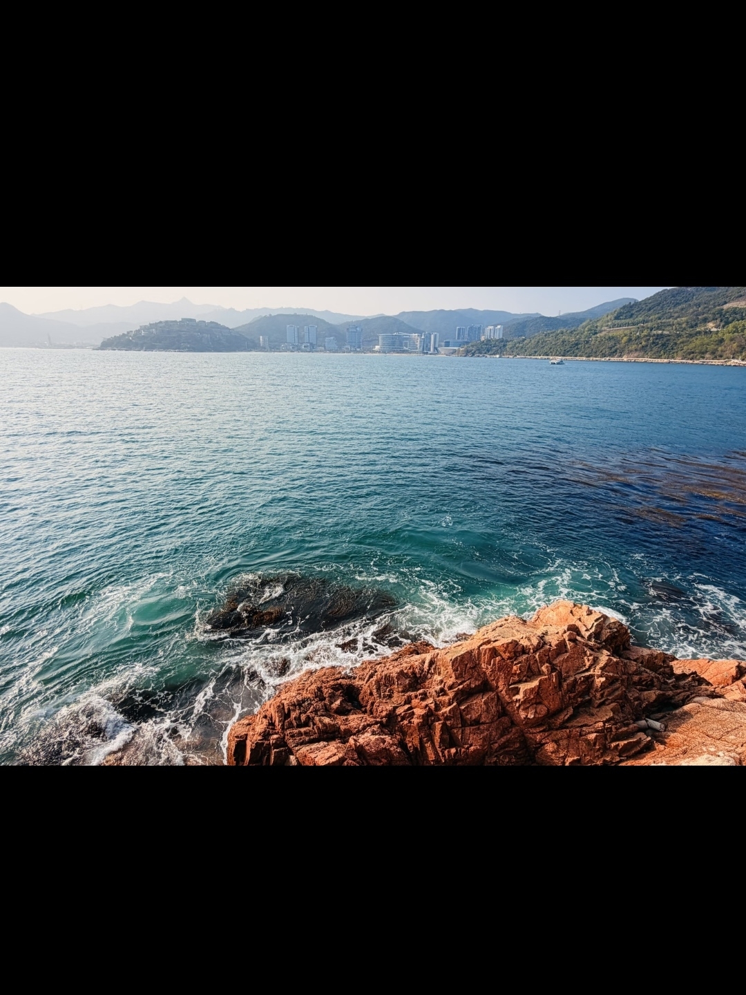 深圳溪涌海边栈道实拍图