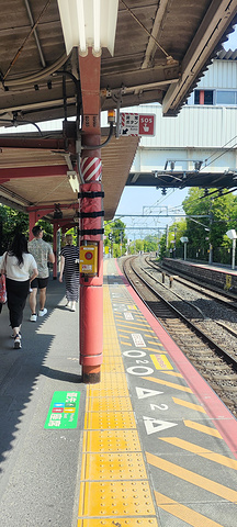 "在日本文化中，狐狸是一种非常重要的动物，被广泛崇拜和膜拜。神社入口门前的小超市买的大福，好吃哦！大门_伏见稻荷大社"的评论图片