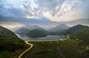 南陵千山水库：湖光山色中的宁静与清新