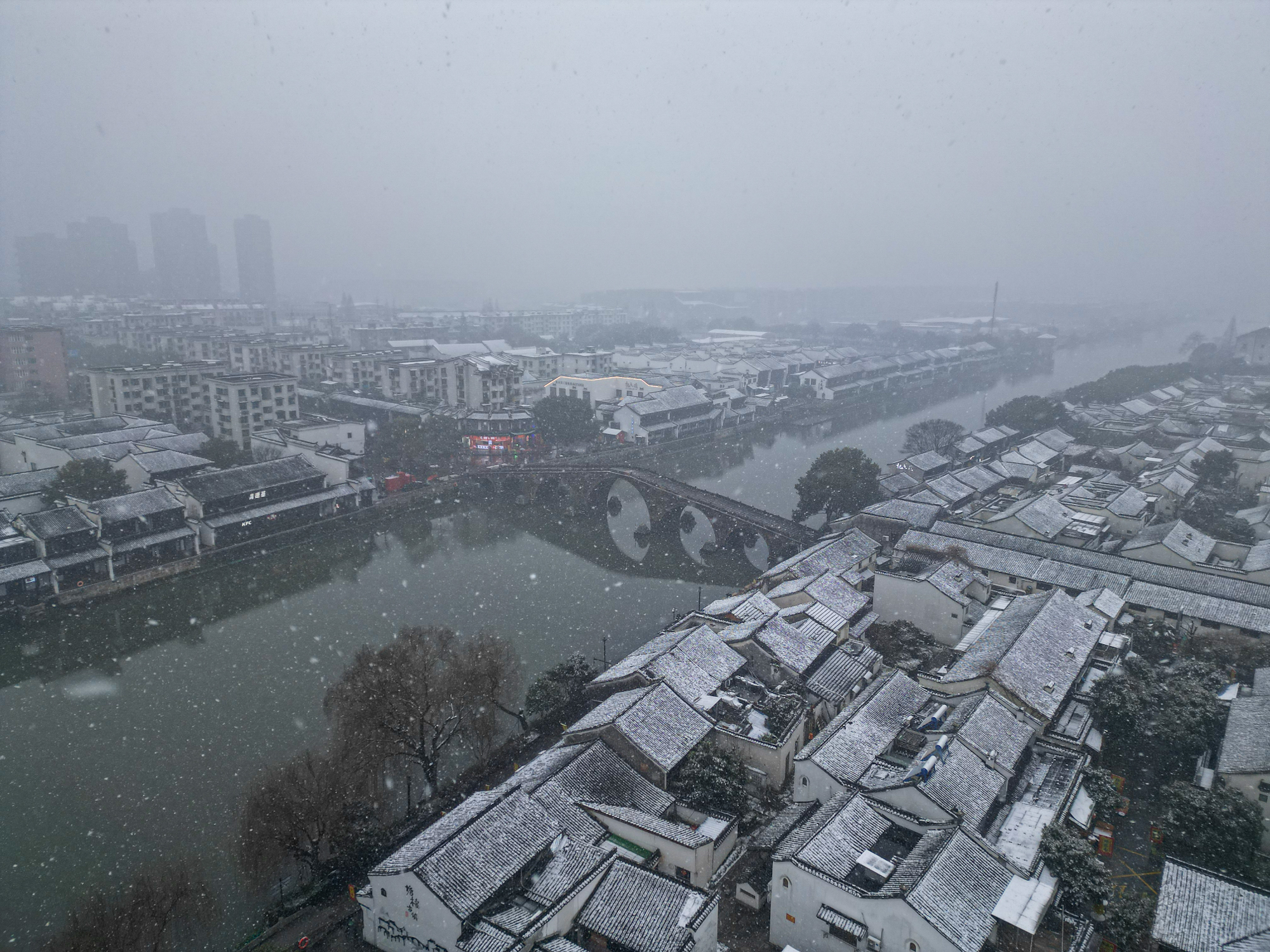 杭州一日游｜寻梅访古之旅：超山梅花与塘栖古镇探索体验