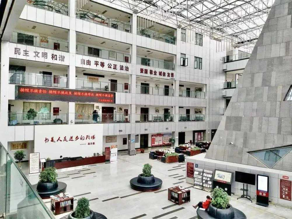 广元市图书馆实拍图1