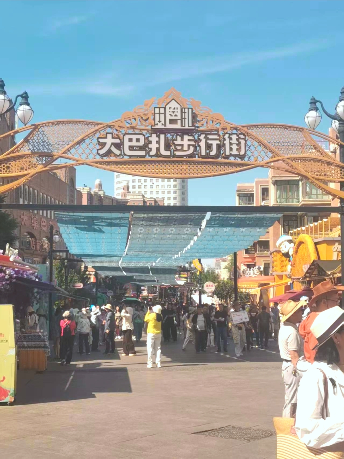 乌鲁木齐大巴扎步行街实拍图