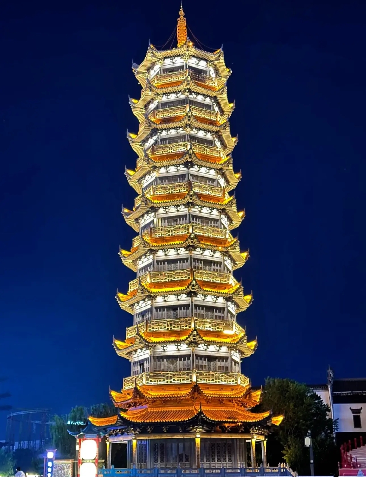 芜湖鸠兹夜游演艺小镇实拍图