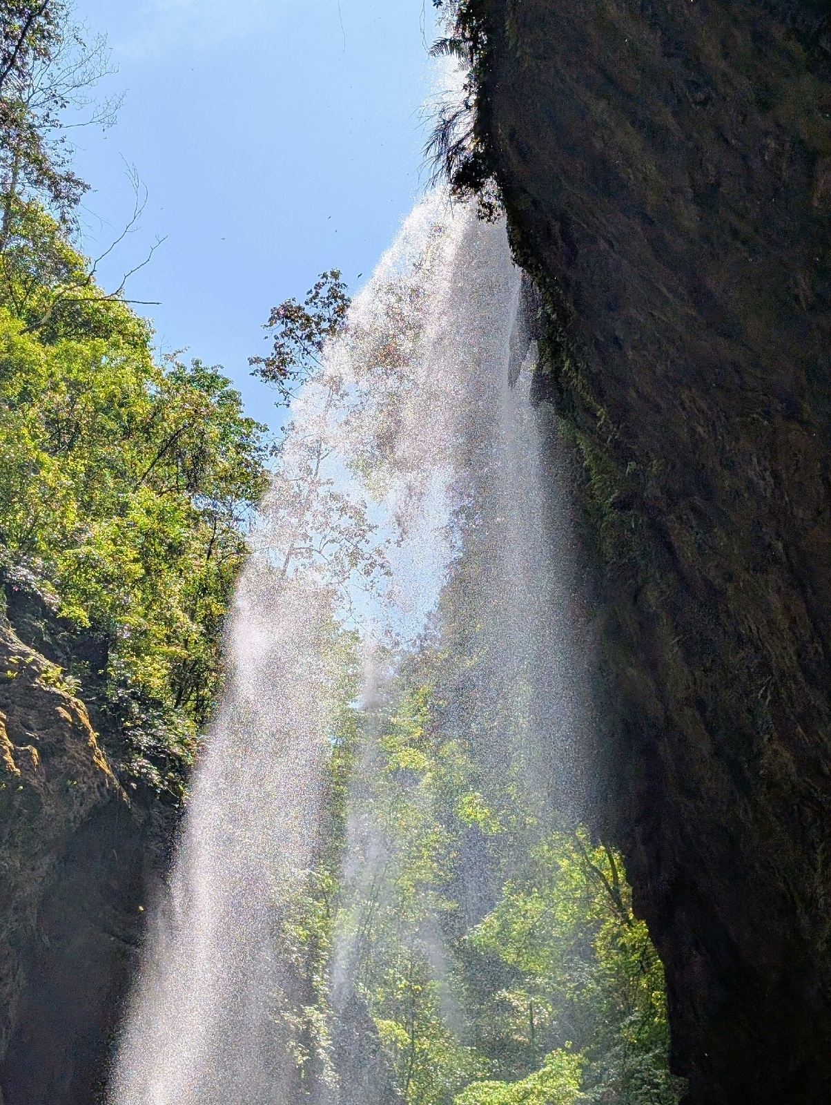 重庆龙水峡地缝实拍图