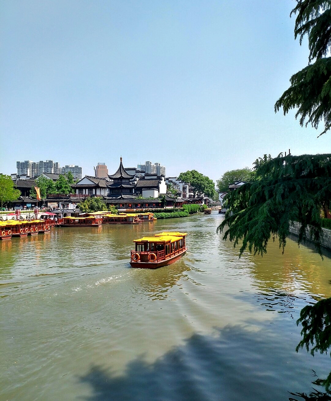 南京中央路实拍图