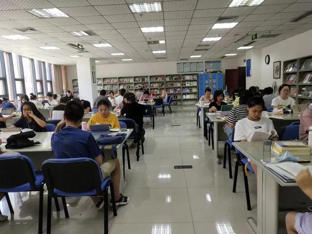 广元市图书馆实拍图3