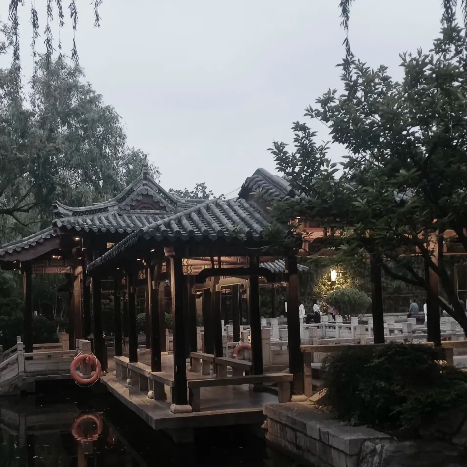 济南五龙潭公园实拍图